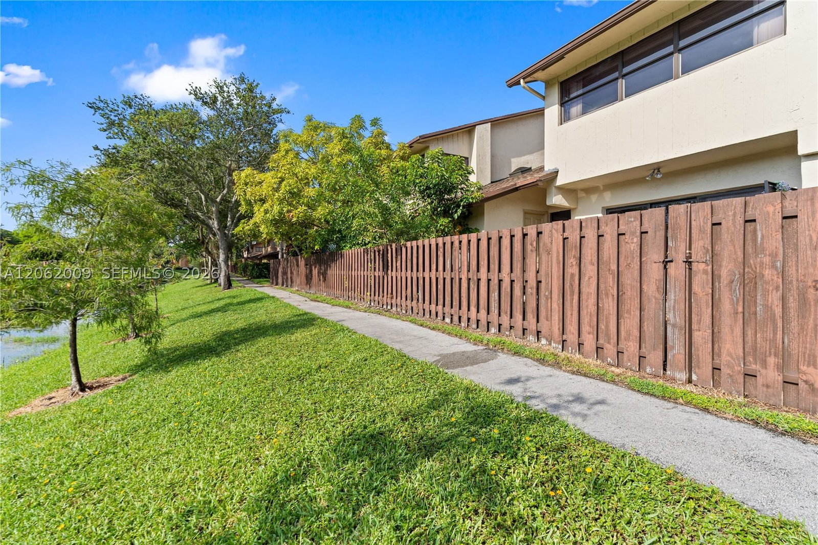 Real estate property located at 7640 79th Ave L6, Broward, Bonaire Village At Woodmo, Tamarac, FL