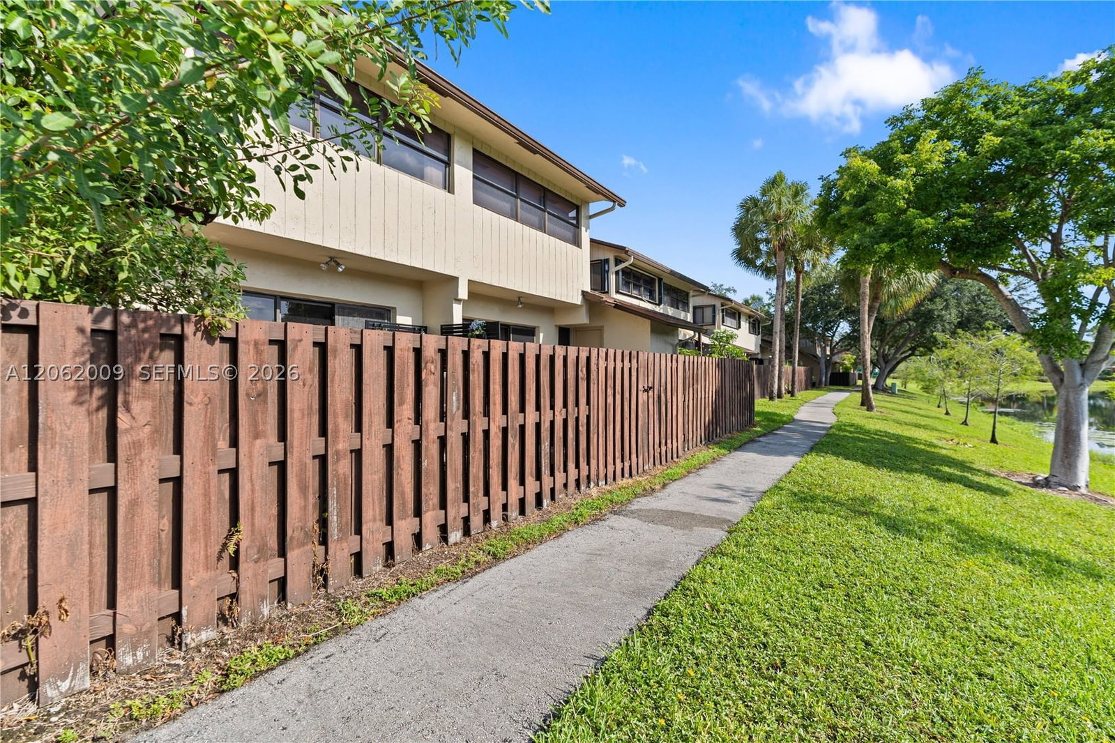 Real estate property located at 7640 79th Ave L6, Broward, Bonaire Village At Woodmo, Tamarac, FL