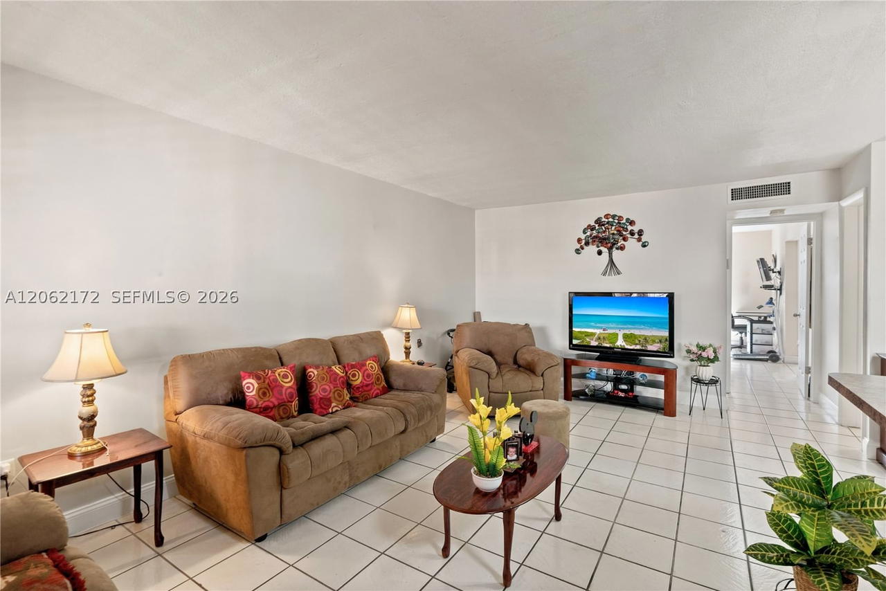 Real estate property located at 1855 60th St #407, Miami-dade, Westland Courts Condo, Hialeah, FL
