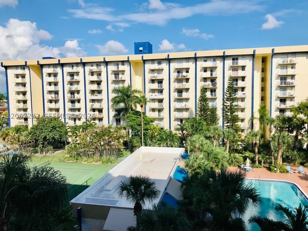 Real estate property located at 4550 9th St #706E, Miami-dade, Yolanda Villas Condo, Miami, FL