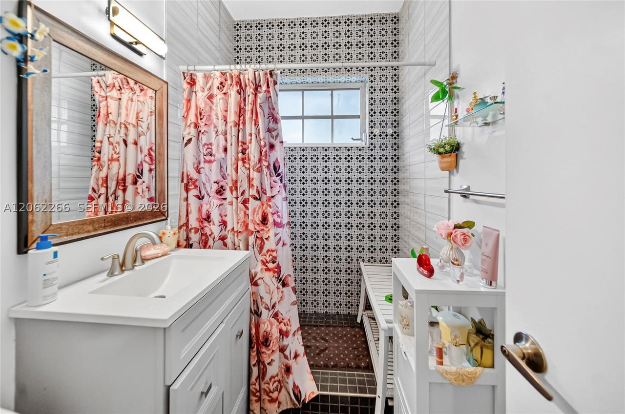 Real estate property located at 836 10th St #8, Miami-dade, The Lorena Condo, Miami Beach, FL