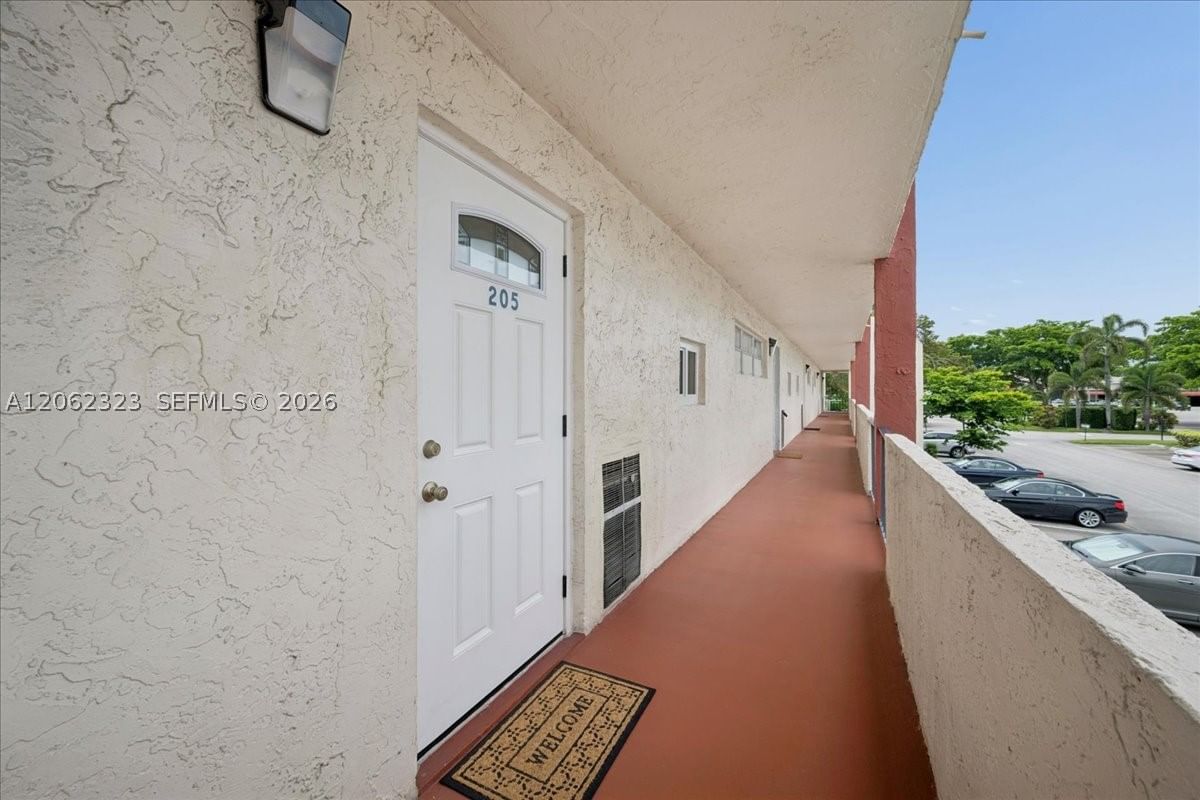 Real estate property located at 800 Hollybrook Dr #205, Broward, Hollybrook Golf And, Pembroke Pines, FL