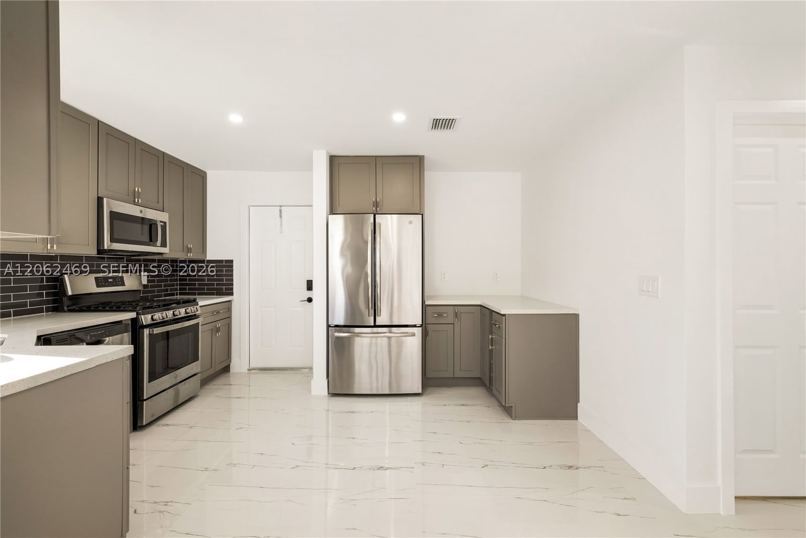 Real estate property located at 2111 14th Ct, Broward, Flamingo Manors, Hollywood, FL