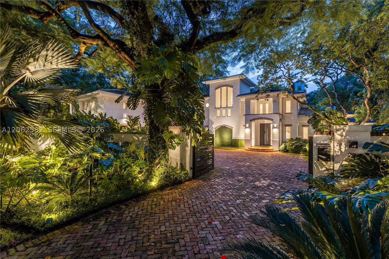 Real estate property located at 2820 Brickell Ave, Miami-dade, Brickell Flagler, Miami, FL