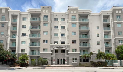 Real estate property located at 6001 70th St #453, Miami-dade, Valencia Condo, South Miami, FL