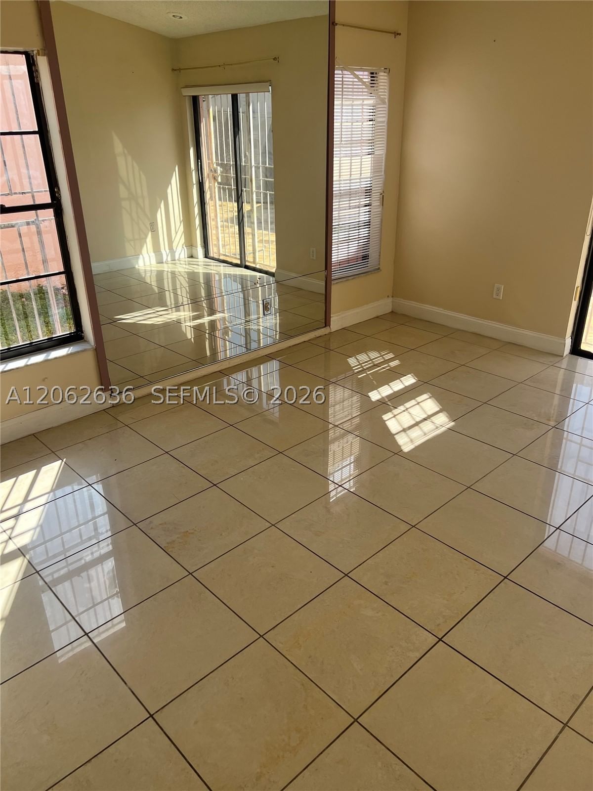 Real estate property located at 15253 56th Ter, Miami-dade, Westwind Lakes Sec 4, Miami, FL