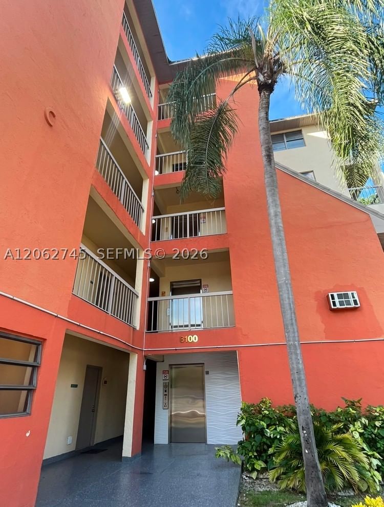 Real estate property located at 8100 Geneva Ct #137, Miami-dade, Las Vistas At Doral Condo, Doral, FL