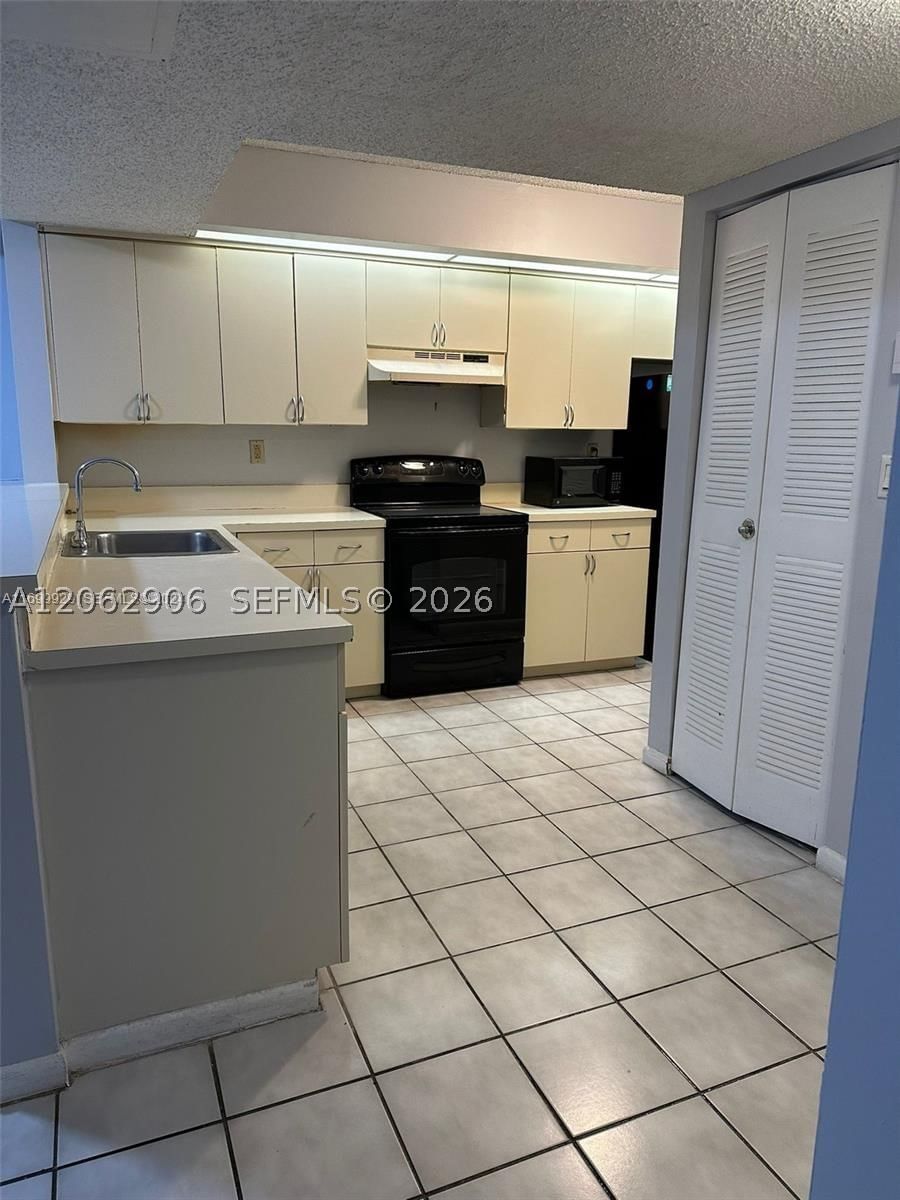 Real estate property located at 8600 212th St #105, Miami-dade, Le Club At Old Cutler Con, Cutler Bay, FL