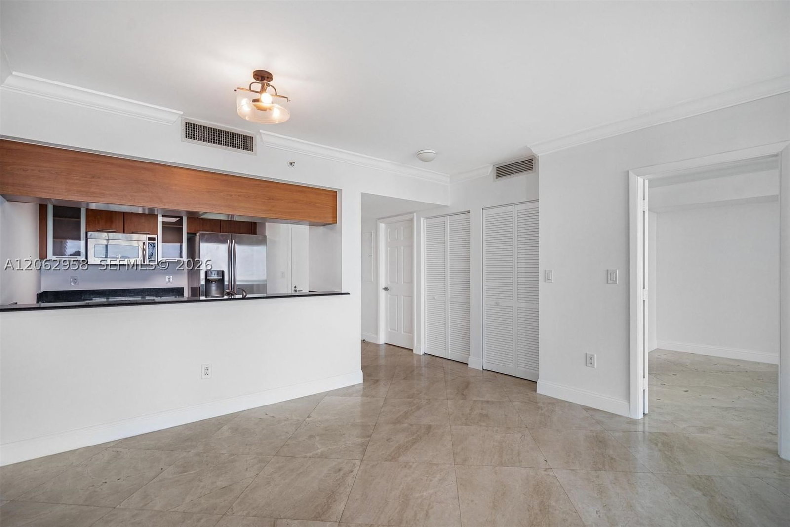 Real estate property located at 1800 Bayshore Dr #2410, Miami-dade, 1800 Club Condo, Miami, FL