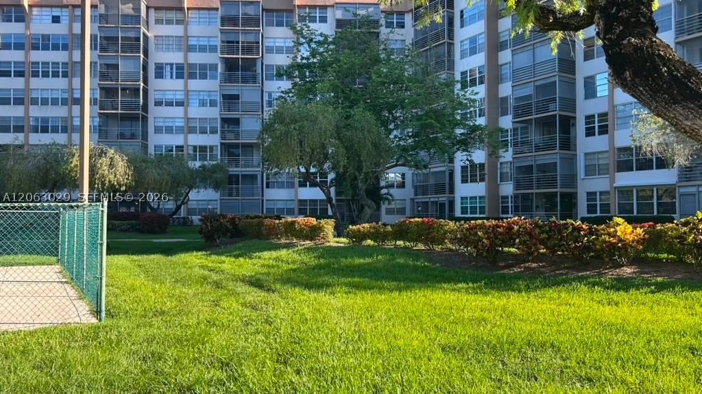 Real estate property located at 1300 Saint Charles Pl #202, Broward, Park Place Condominium No, Pembroke Pines, FL
