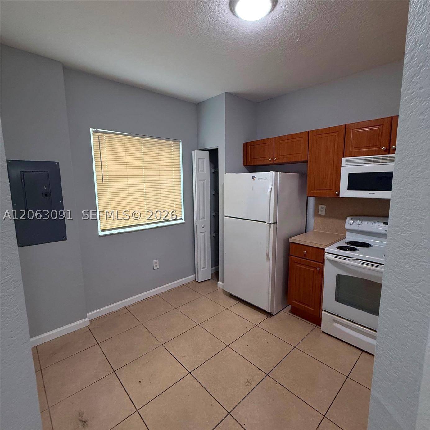 Real estate property located at 8811 ISLES CR #8811, Broward, Woodland Villas 1st Add 7, Tamarac, FL