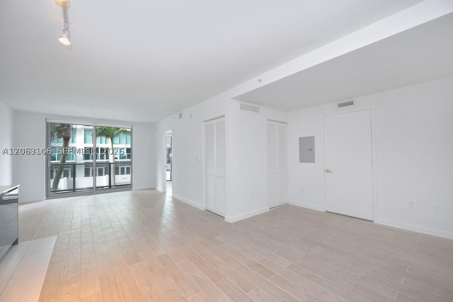Real estate property located at 31 6th St #406, Miami-dade, Mybrickell Condo, Miami, FL