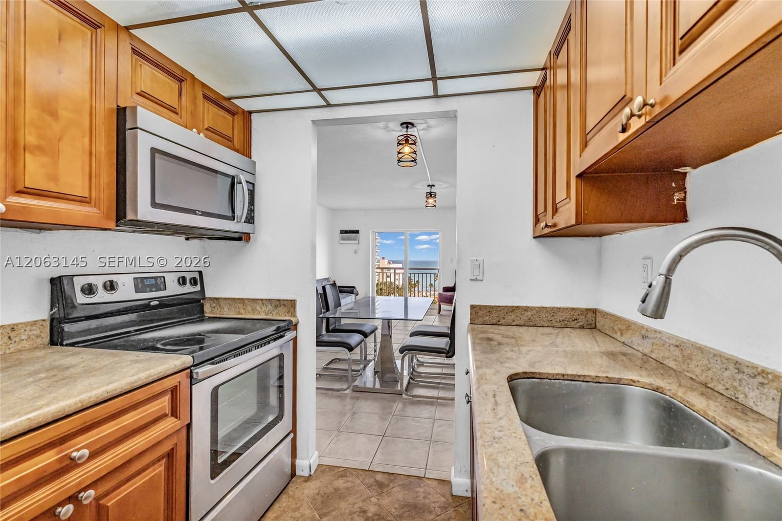Real estate property located at 200 Birch Rd #1015, Broward, Leisure Beach Condo, Fort Lauderdale, FL