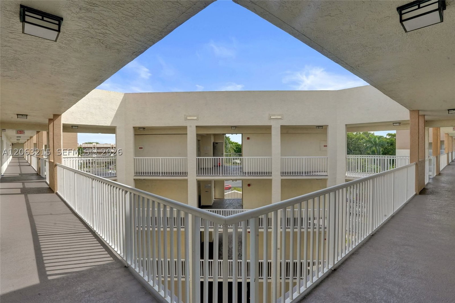 Real estate property located at 7611 Southampton Ter #409, Broward, Southampton Condominium, Tamarac, FL