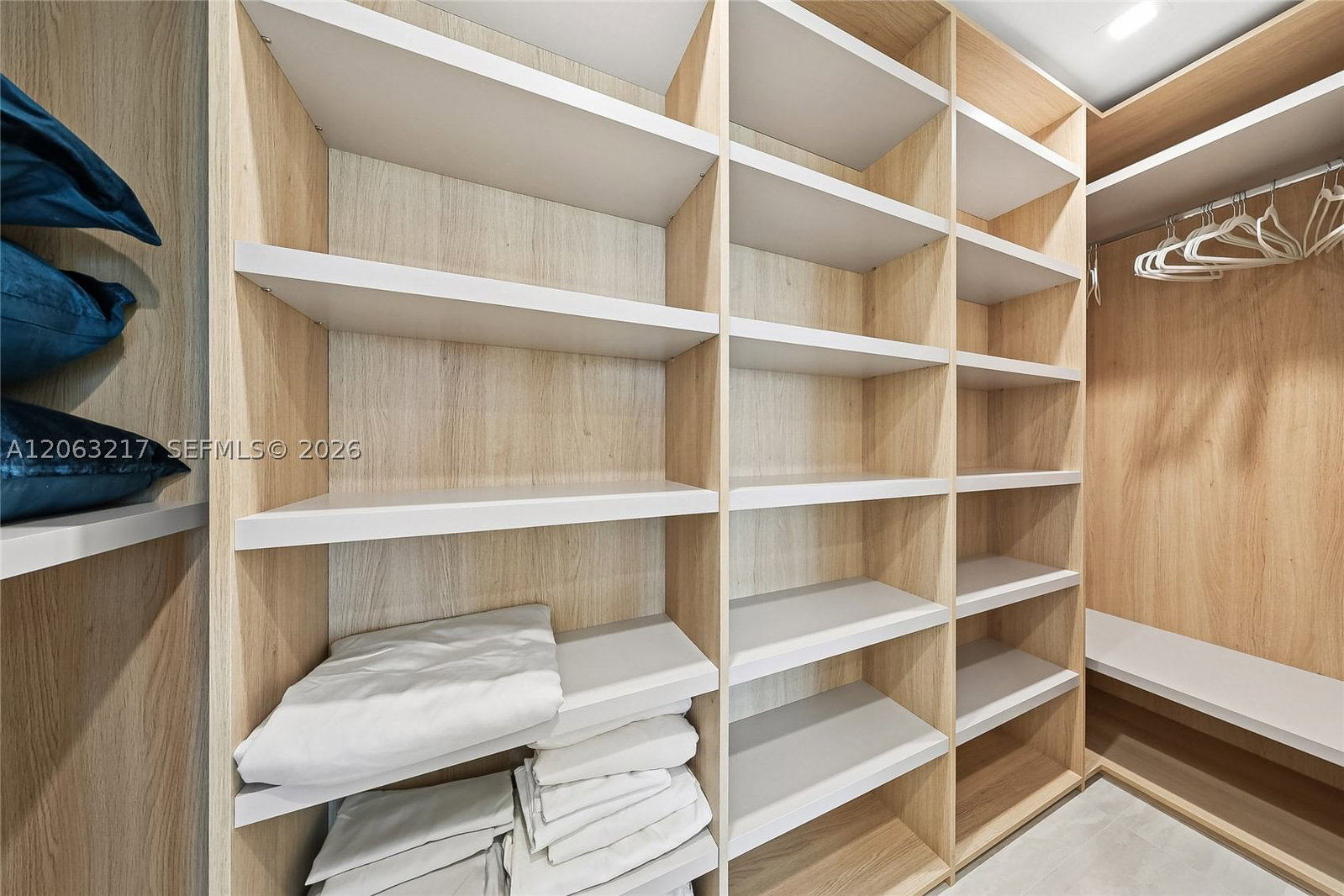 Real estate property located at 2411 Laguna Circle #2010, Miami-dade, One Park Turnberry, Miami, FL