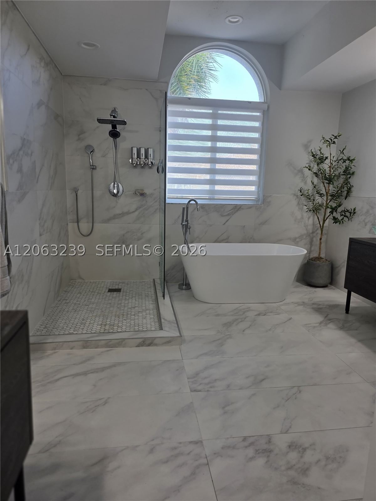 Real estate property located at 10797 73rd Ter, Miami-dade, Doral Isles St Croix, Doral, FL