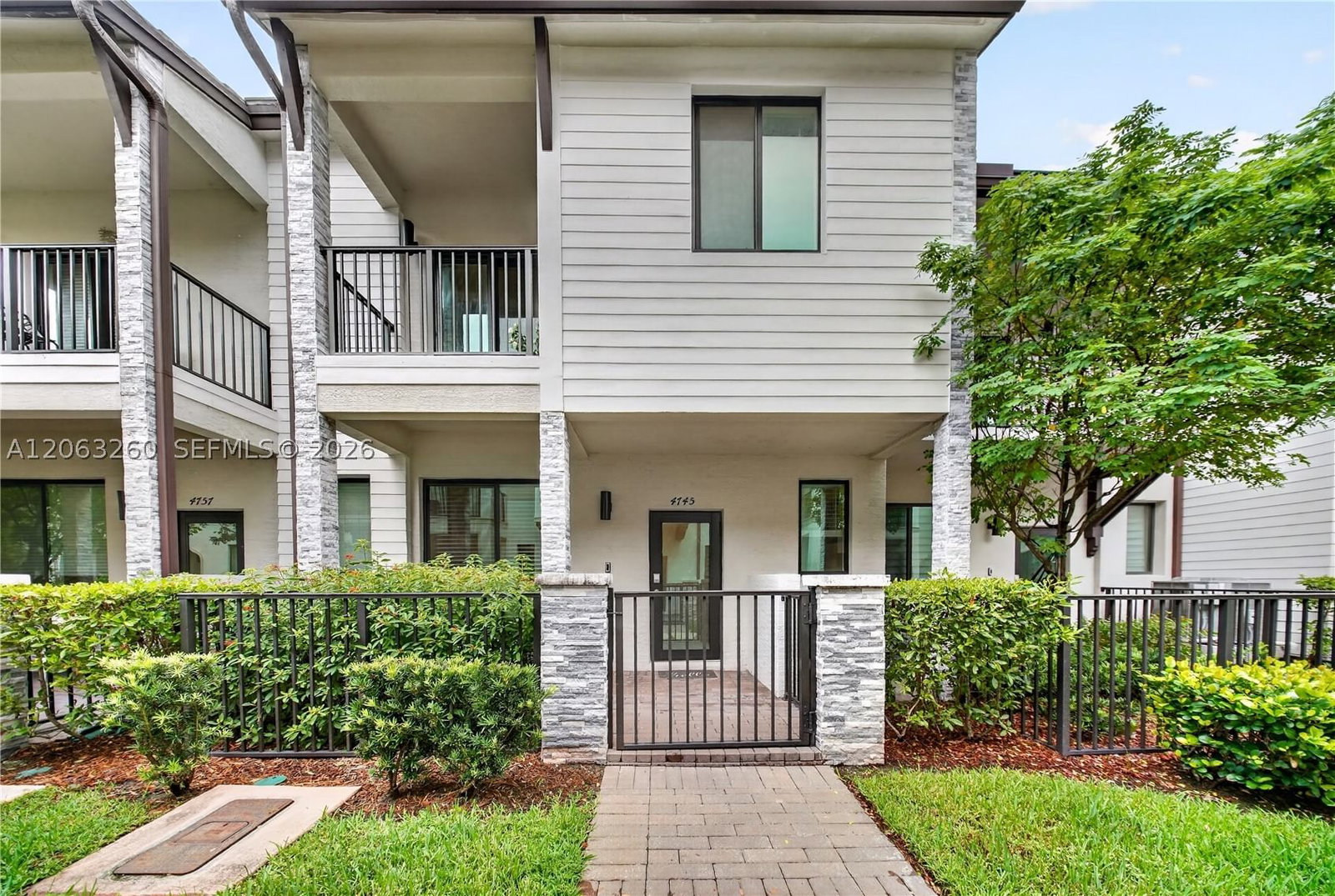 Real estate property located at 4745 83rd Pkwy, Miami-dade, Downtown Doral South Phas, Doral, FL