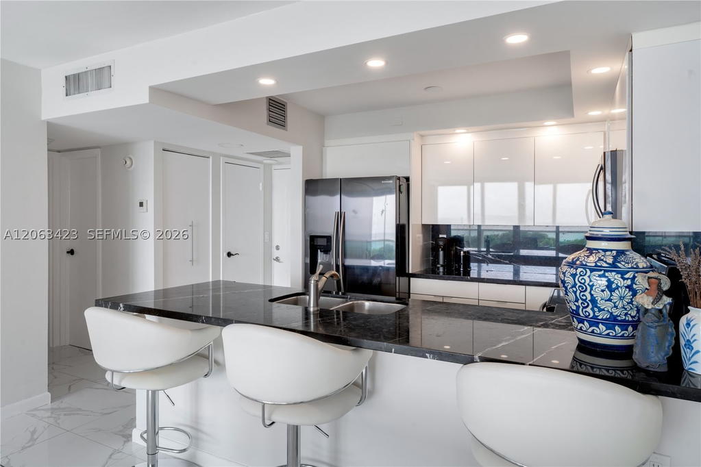 Real estate property located at 100 Bayview Dr #709, Miami-dade, Arlen House East Condo, Sunny Isles Beach, FL