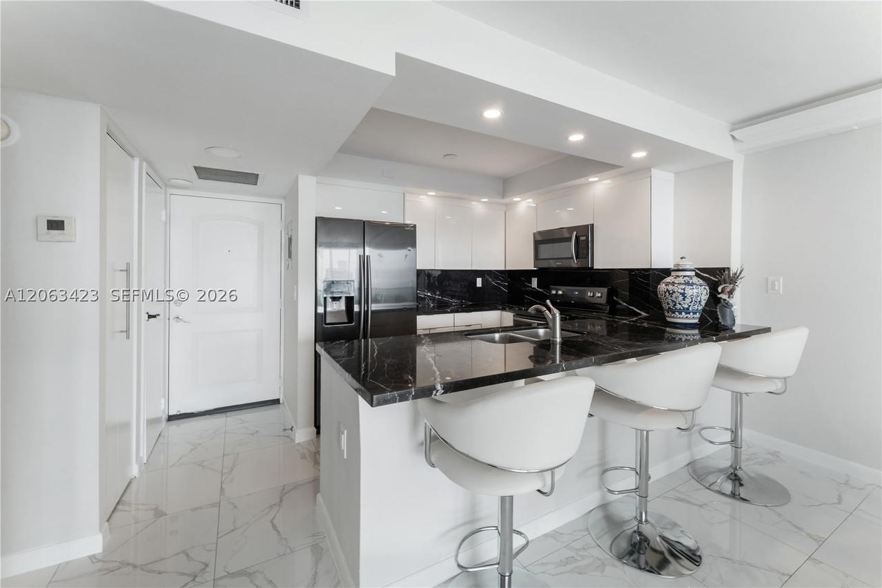 Real estate property located at 100 Bayview Dr #709, Miami-dade, Arlen House East Condo, Sunny Isles Beach, FL