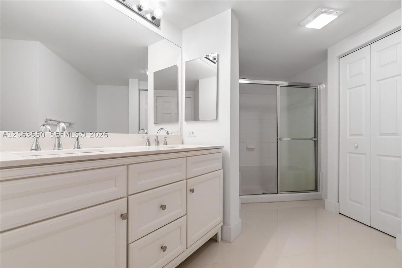 Real estate property located at 17100 Bay Rd #1712, Miami-dade, Porto Bellagio Condo, Sunny Isles Beach, FL