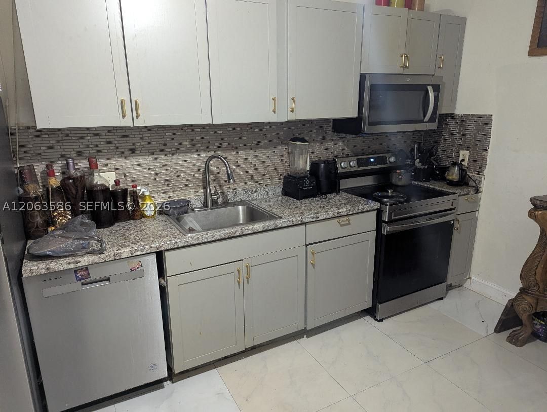 Real estate property located at 3206 47th Ave, Broward, Lake Forest Sec 4, West Park, FL