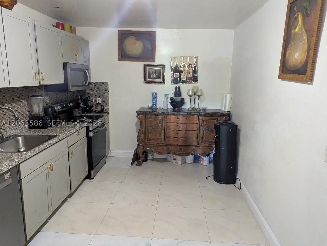 Real estate property located at 3206 47th Ave, Broward, Lake Forest Sec 4, West Park, FL
