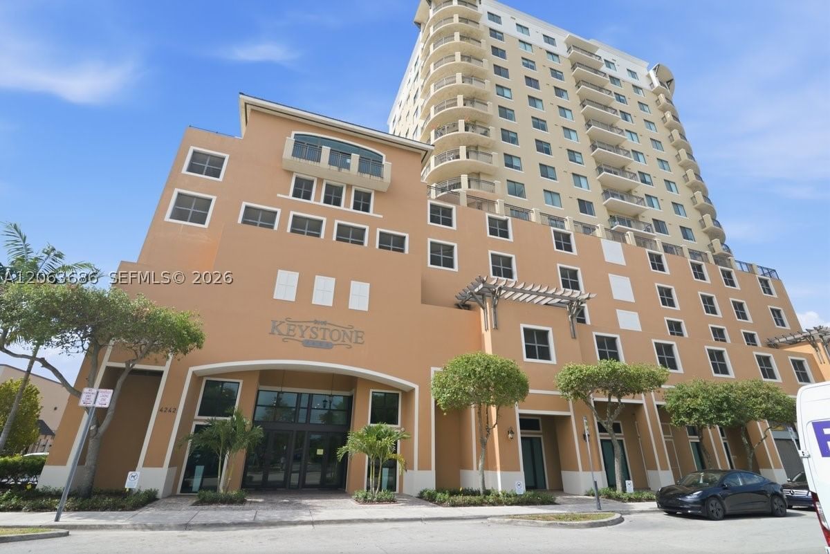 Real estate property located at 4242 2nd St #807, Miami-dade, Keystone Park Condo, Miami, FL