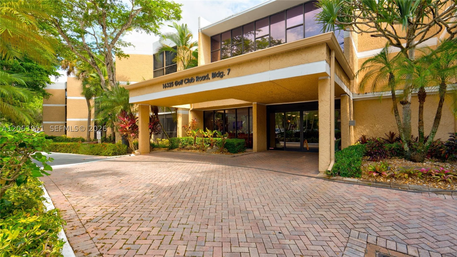 Real estate property located at 16325 Golf Club Rd #101, Broward, Bldg 7 Of Country Club Ap, Weston, FL