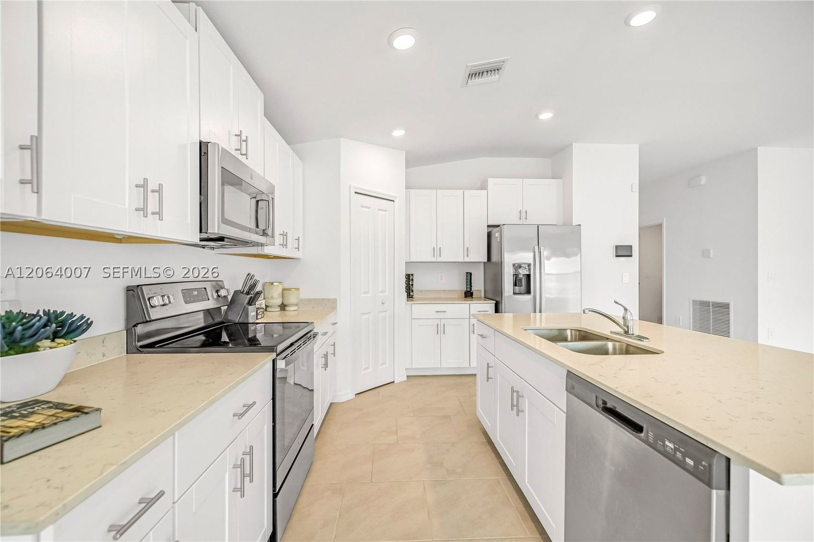Real estate property located at 19941 GREEN PASTURE RD, Lee, Savanna Lakes North, Lehigh Acres, FL
