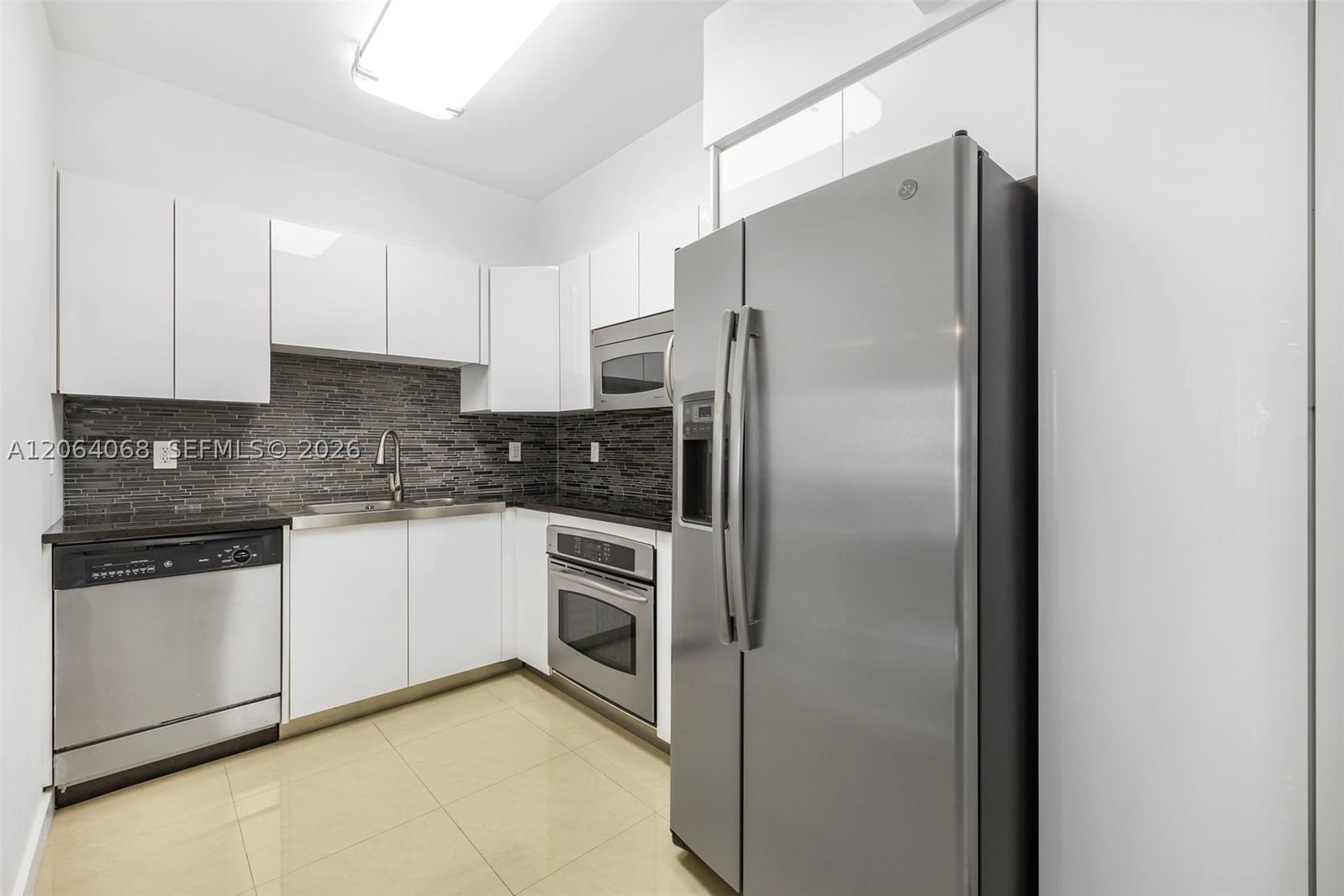 Real estate property located at 6365 Collins Ave #805, Miami-dade, Akoya Condo, Miami Beach, FL