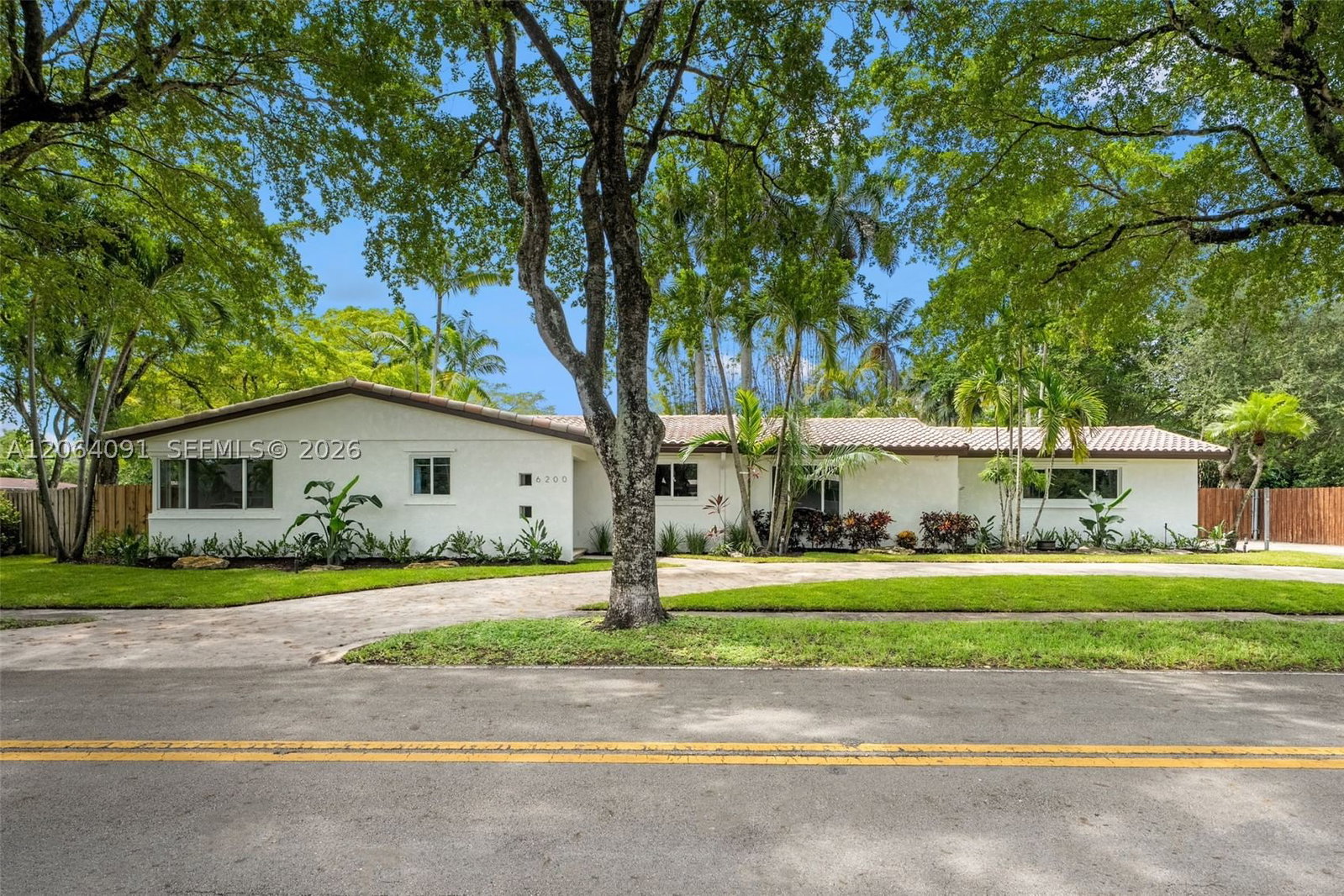 Real estate property located at 6200 Pine Ter, Broward, Plantation Gardens 2nd Se, Plantation, FL