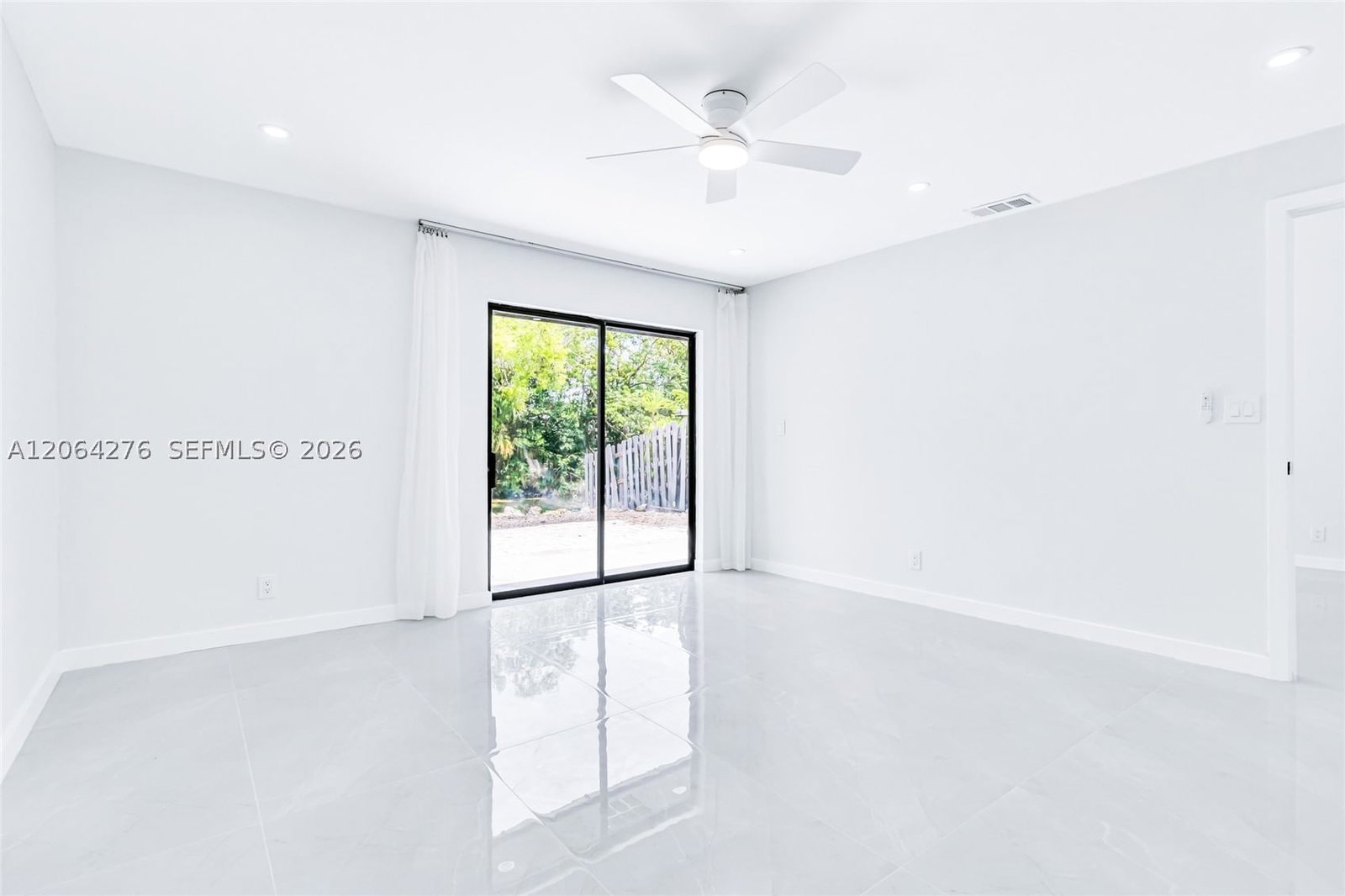 Real estate property located at 8957 44th Ct, Broward, Springtree Lakes, Sunrise, FL