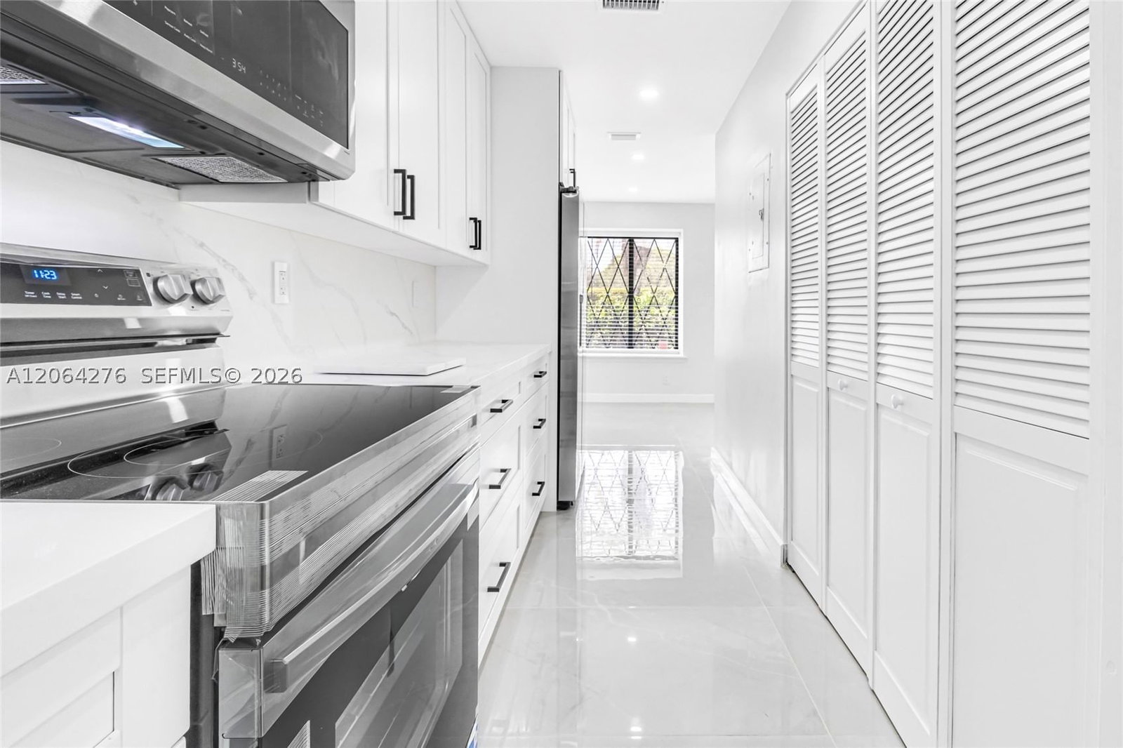 Real estate property located at 8957 44th Ct, Broward, Springtree Lakes, Sunrise, FL
