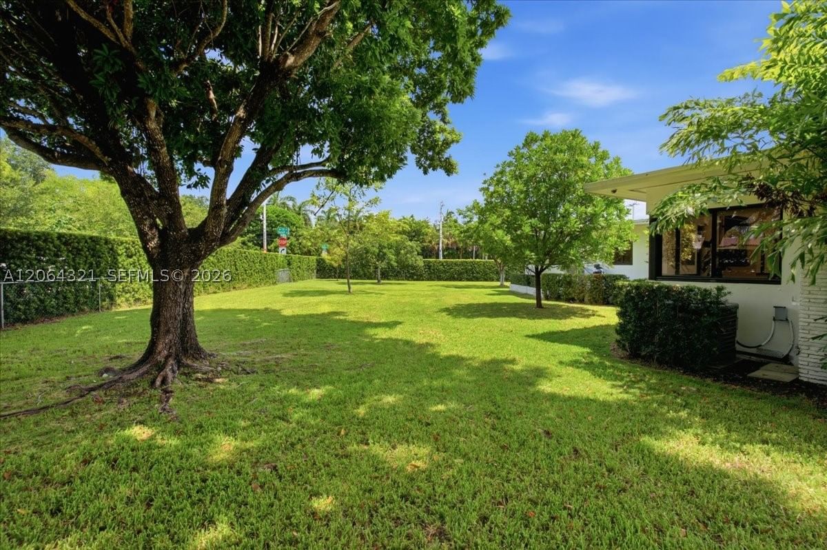 Real estate property located at 7240 Sunset Dr, Miami-dade, Radcliffe Manor, Miami, FL