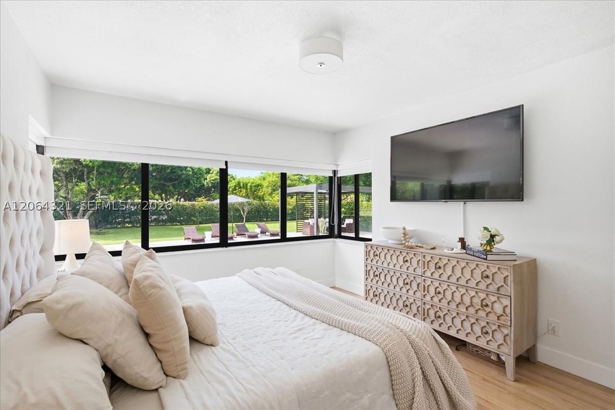 Real estate property located at 7240 Sunset Dr, Miami-dade, Radcliffe Manor, Miami, FL