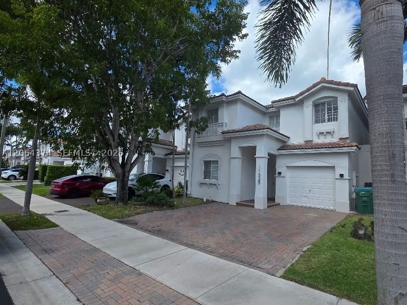 Real estate property located at 11525 71st St, Miami-dade, Doral Isles St Lucia, Doral, FL