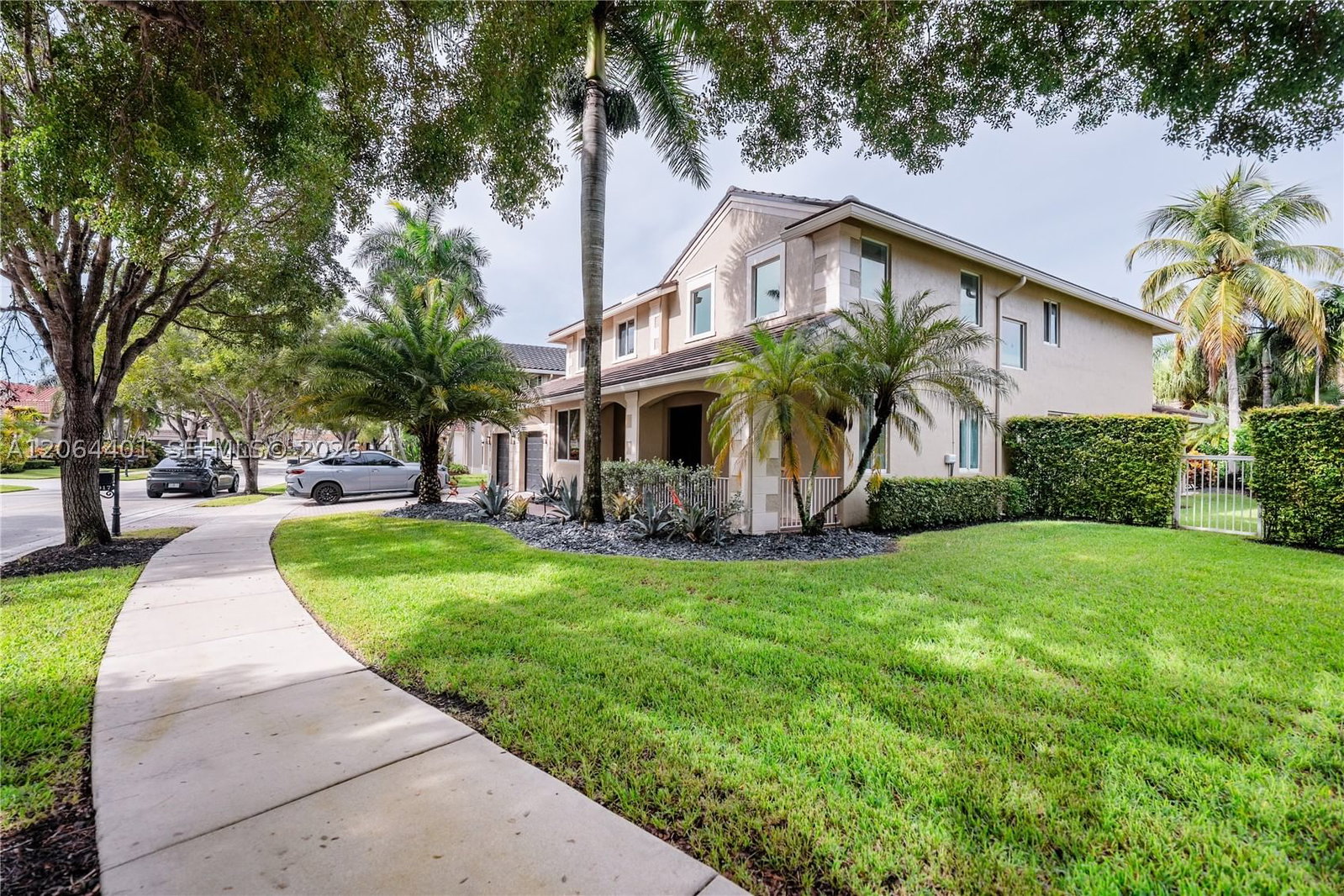 Real estate property located at 3917 Heron Ridge Ln, Broward, Sectors 8 9 And 10 Plat, Weston, FL