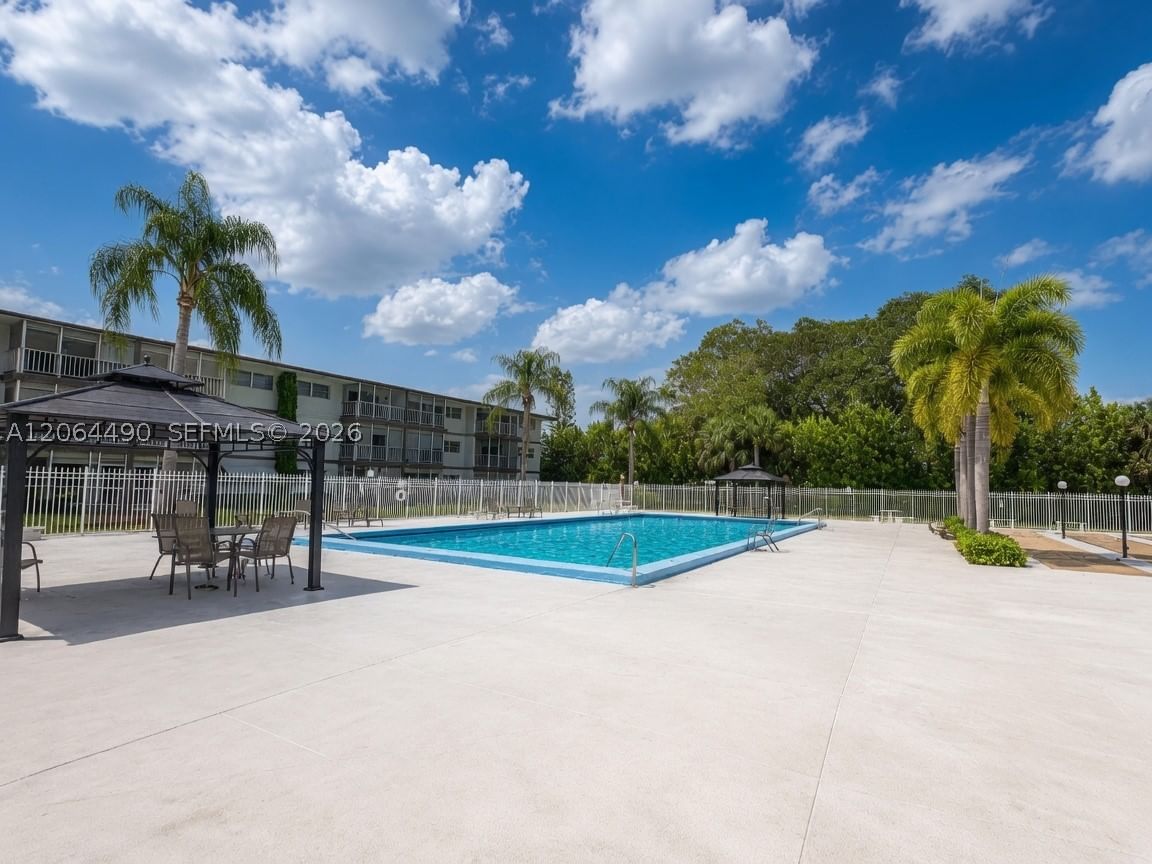 Real estate property located at 1201 Hillcrest Ct #205, Broward, Hillcrest Country Club Ap, Hollywood, FL