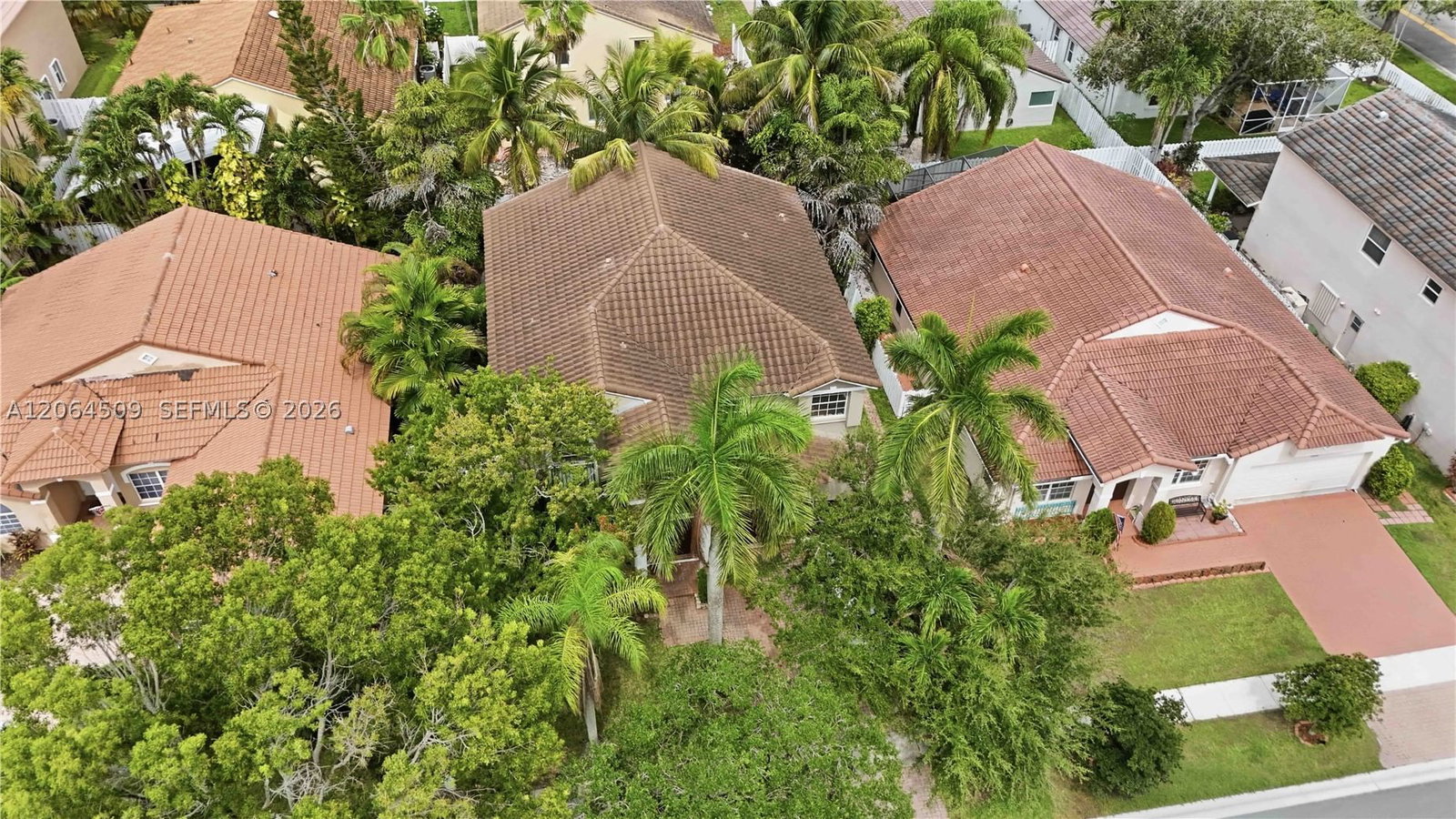 Real estate property located at 1040 185th Ave, Broward, Chapel Lake Estates, Pembroke Pines, FL