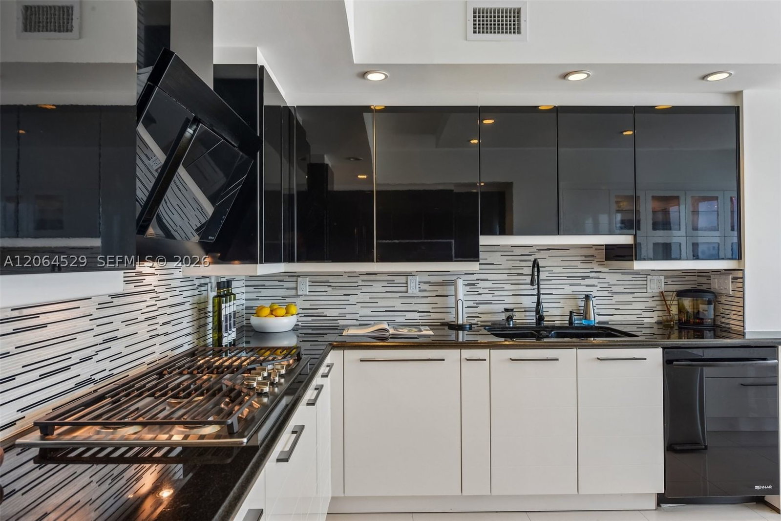 Real estate property located at 3535 Ocean Dr #2106, Broward, Diplomat Oceanfront Resid, Hollywood, FL