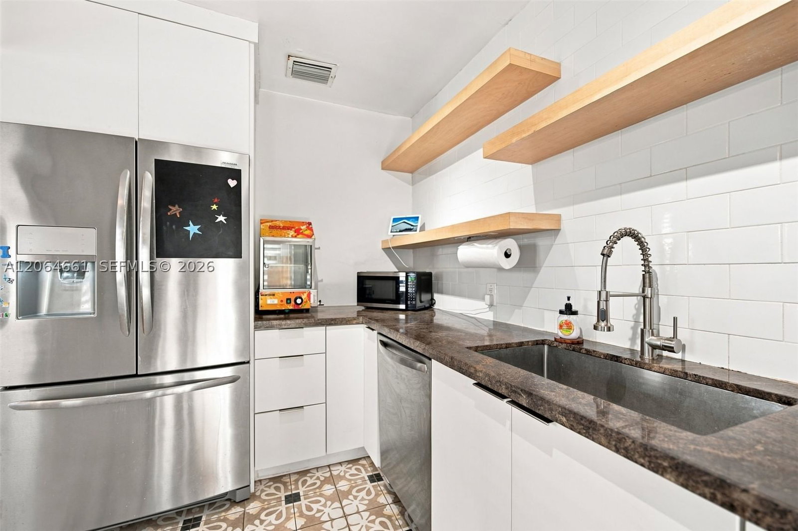 Real estate property located at 240 Carlisle Dr, Miami-dade, Country Club Estates Sec, Miami Springs, FL