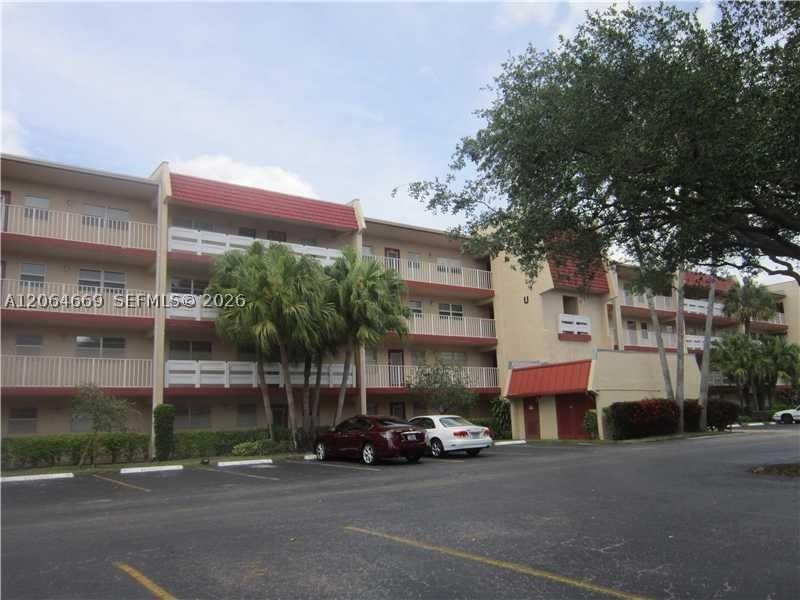 Real estate property located at 1055 Country Club Dr #402, Broward, Oriole Golf & Tennis Club, Margate, FL