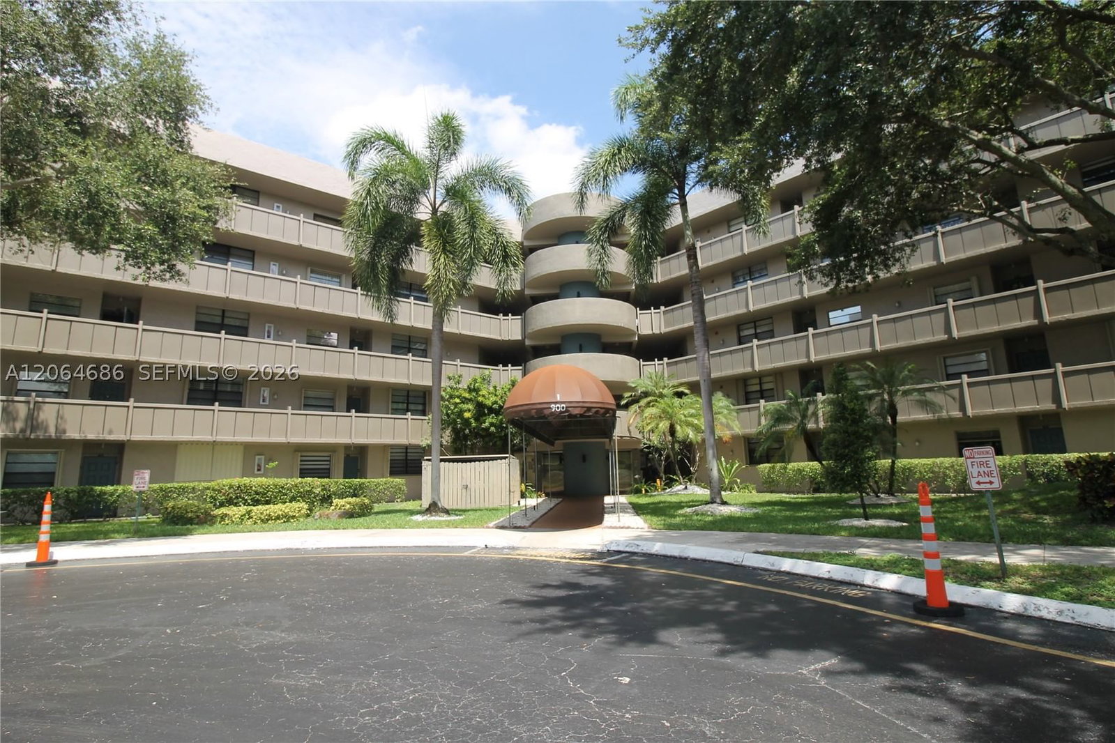 Real estate property located at 900 Colony Point Cir #216, Broward, Colony Point 1 Condo, Pembroke Pines, FL
