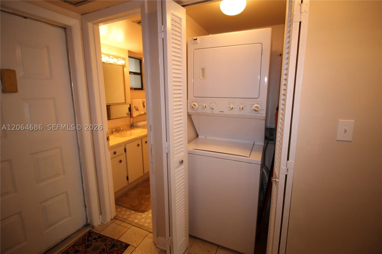 Real estate property located at 900 Colony Point Cir #216, Broward, Colony Point 1 Condo, Pembroke Pines, FL