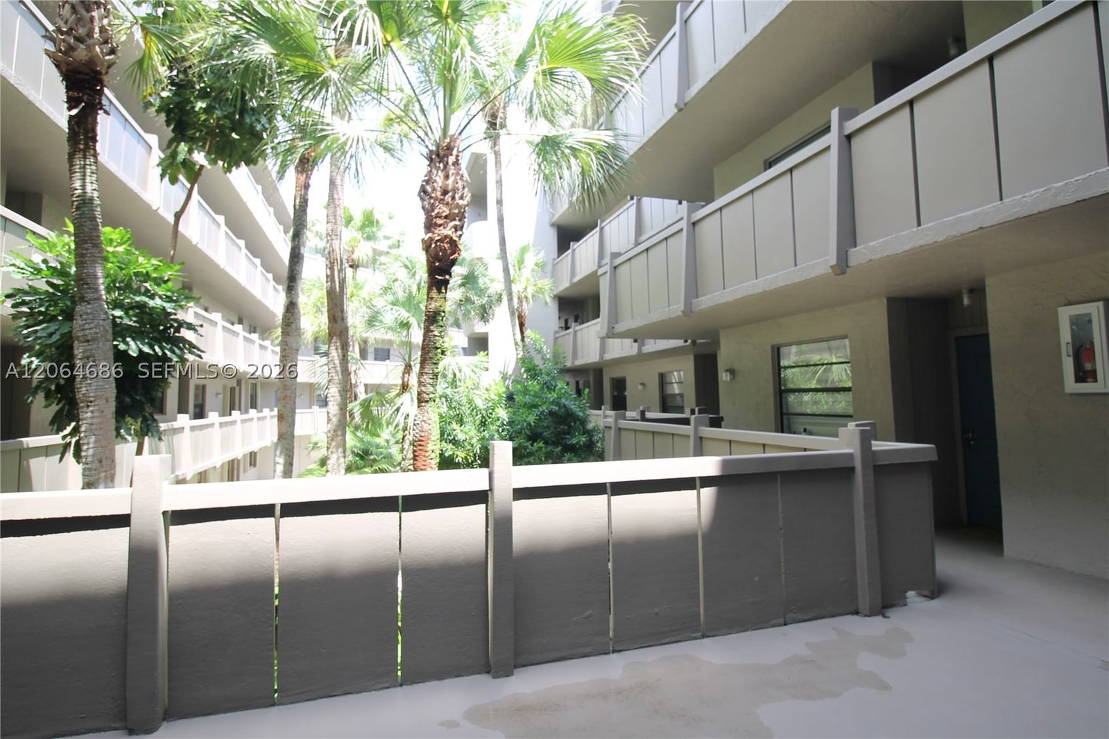 Real estate property located at 900 Colony Point Cir #216, Broward, Colony Point 1 Condo, Pembroke Pines, FL
