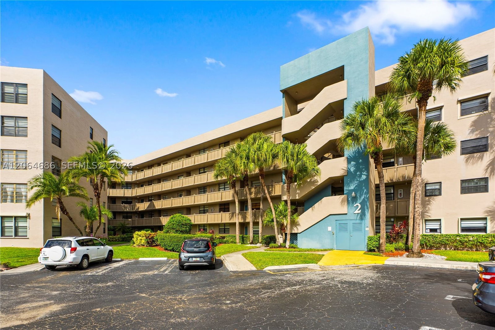 Real estate property located at 900 Colony Point Cir #216, Broward, Colony Point 1 Condo, Pembroke Pines, FL
