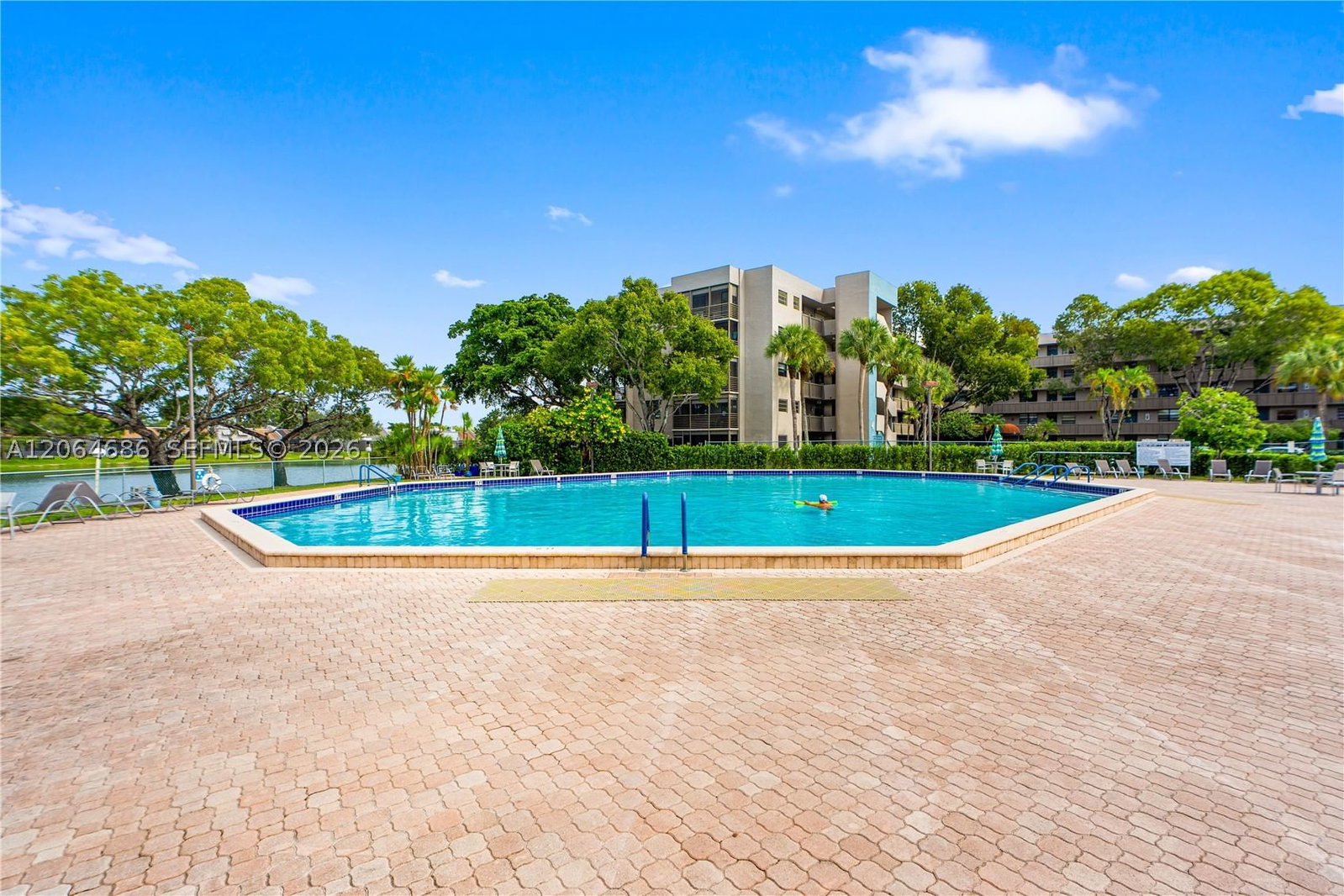 Real estate property located at 900 Colony Point Cir #216, Broward, Colony Point 1 Condo, Pembroke Pines, FL