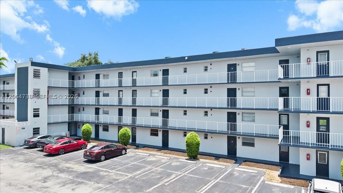 Real estate property located at 447 195 th St #414, Miami-dade, Royal Oaks Condo, Miami, FL