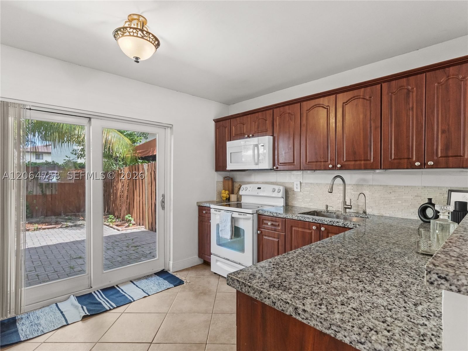 Real estate property located at 560 82nd Pl #306, Miami-dade, Mira Villas Condo, Miami, FL