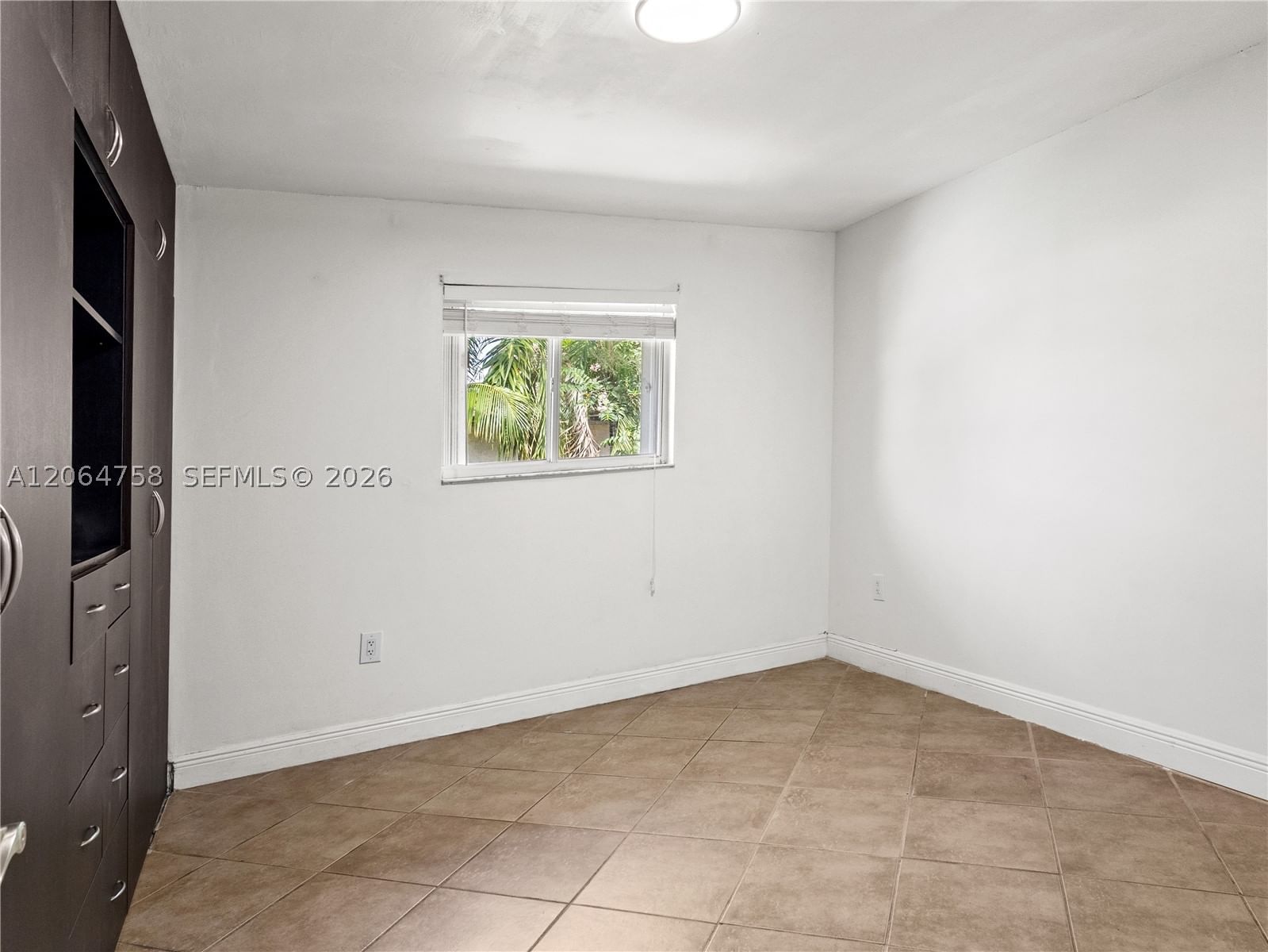 Real estate property located at 560 82nd Pl #306, Miami-dade, Mira Villas Condo, Miami, FL